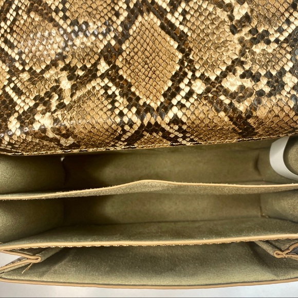 💕Last 1💕Snake Print Purse❤️HP❤️ - Picture 7 of 8